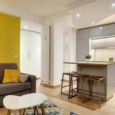 Studio Neuf + Stationnement Apartment